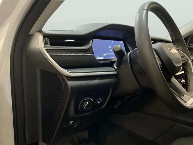 Used 2024 Jeep Grand Cherokee Laredo RWD image 28