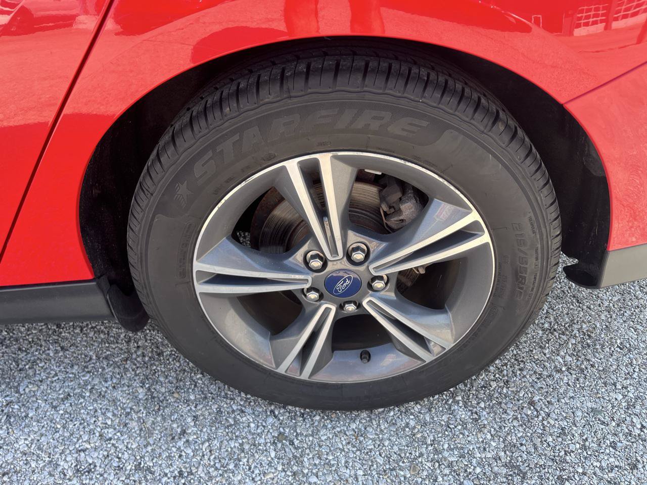 Used 2014 Ford Focus SE w/ SE Sport Package FWD image 9