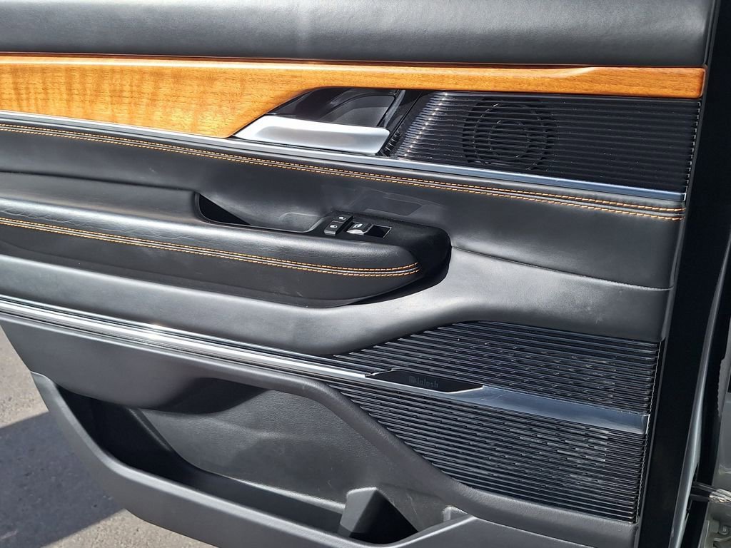 Used 2023 Jeep Grand Wagoneer Series III w/ Rear-Seat Entertainment Group image 18