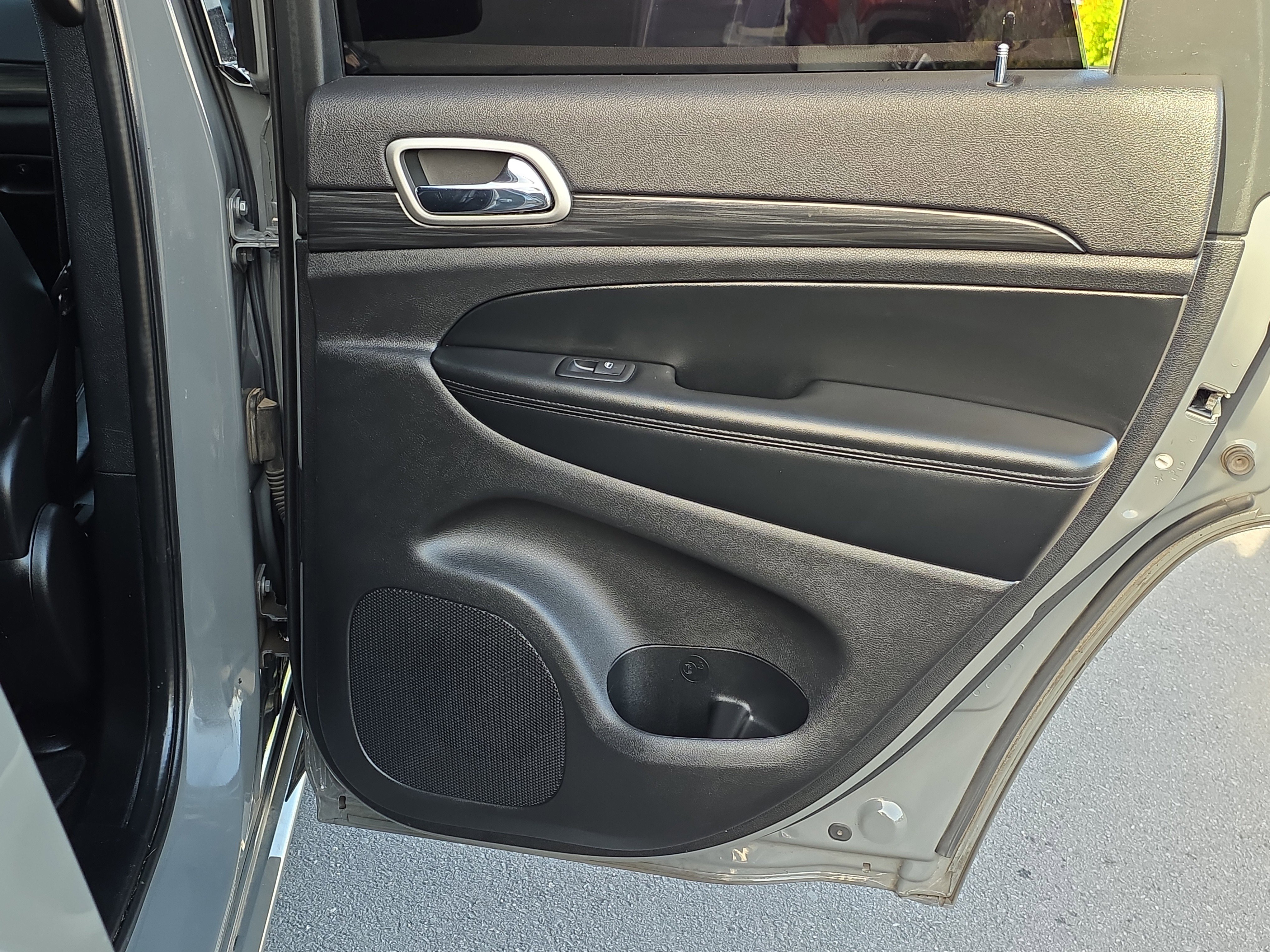 Used 2022 Jeep Grand Cherokee Laredo X image 30