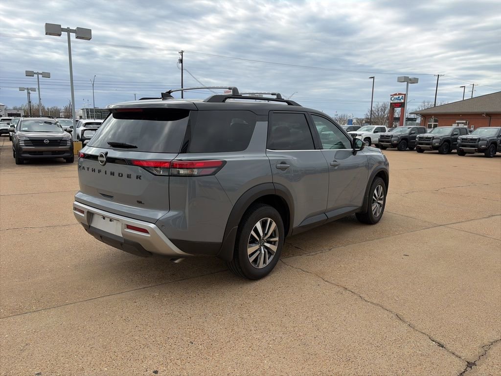 Used 2025 Nissan Pathfinder SL w/ Black Appearance Package image 4