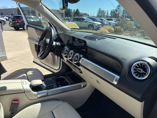 Used 2021 Mercedes-Benz GLB 250 4MATIC image 35