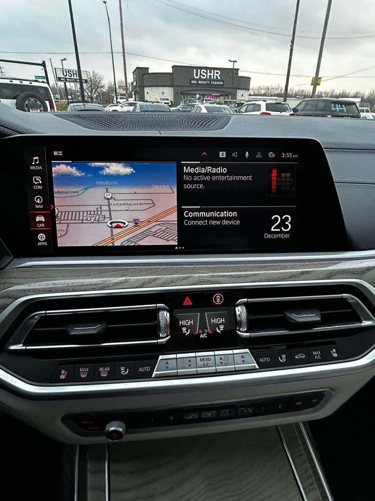 Used 2020 BMW X7 M50i w/ Dynamic Handling Package image 16