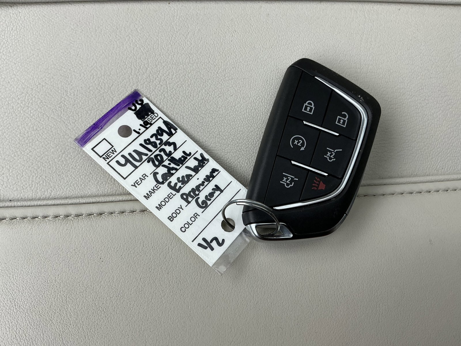 Used 2023 Cadillac Escalade Premium Luxury Platinum image 9