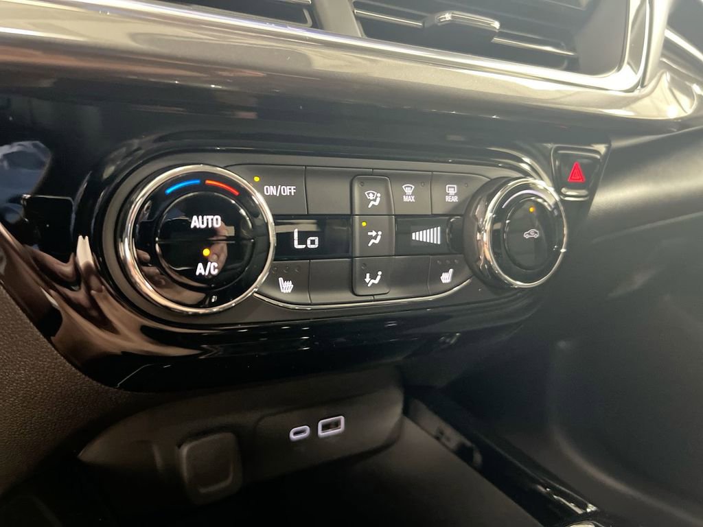 Used 2025 Chevrolet Trax ACTIV w/ Driver Confidence Package image 15