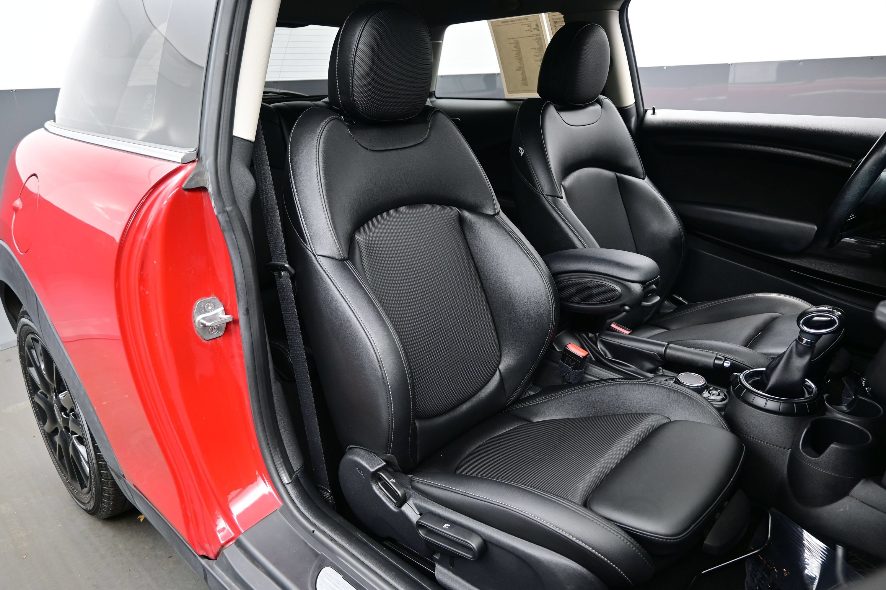 Used 2015 MINI Cooper 2-Door Hardtop FWD image 12