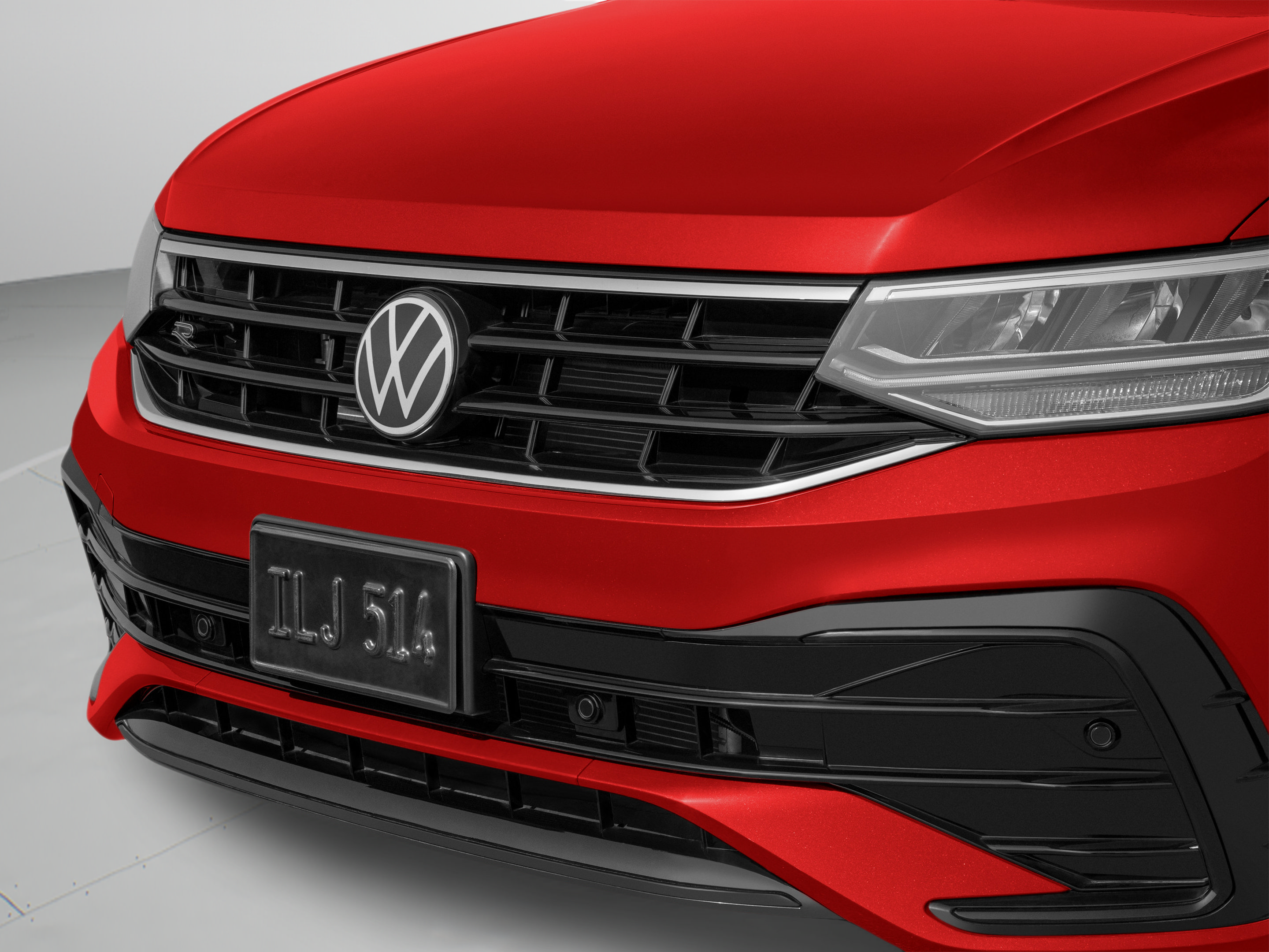 Used 2024 Volkswagen Tiguan SE R-Line FWD image 60