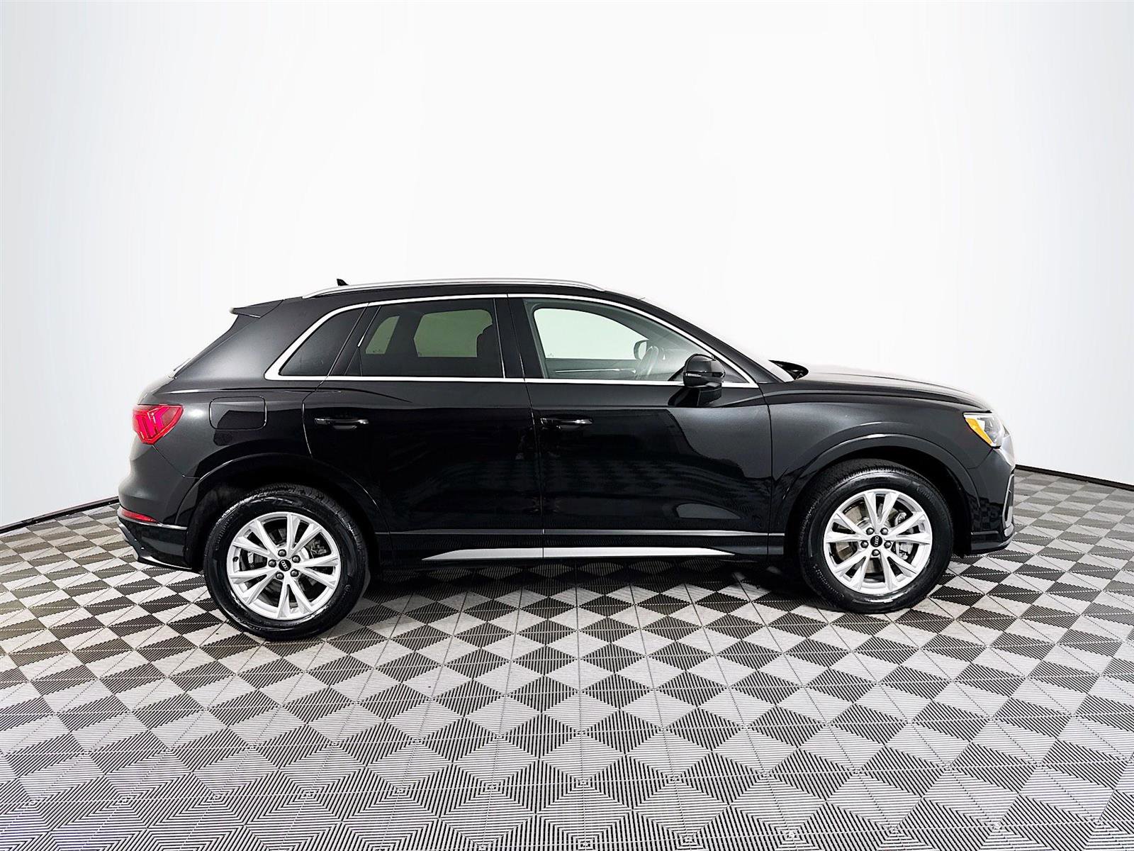 Used 2021 Audi Q3 2.0T Premium w/ Convenience Package image 5