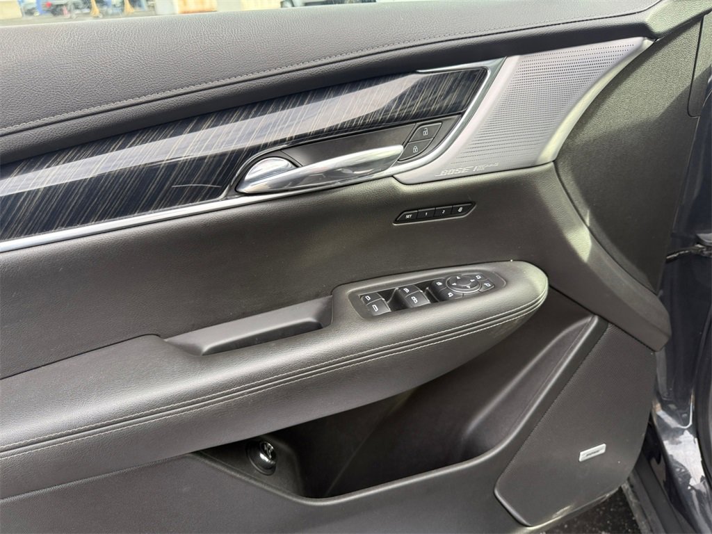 Used 2022 Cadillac XT6 Premium Luxury w/ Technology Package image 11