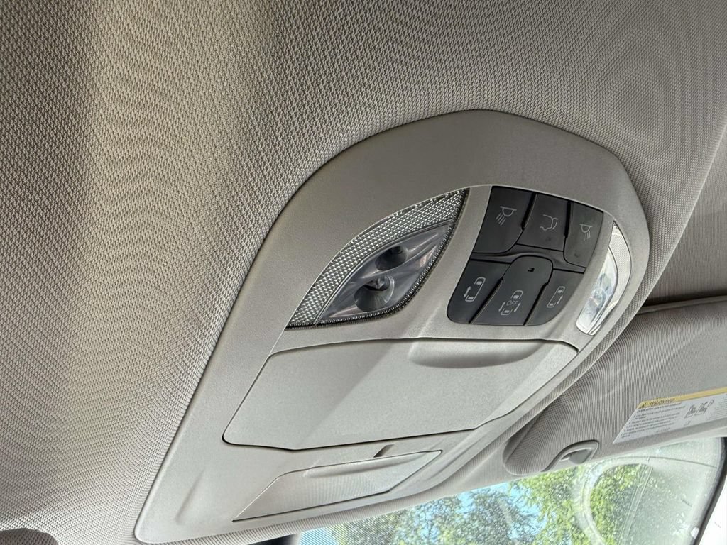Used 2024 Chrysler Pacifica Touring-L FWD image 27