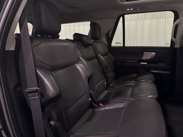 Used 2025 Ford Expedition Active AWD/4WD image 29