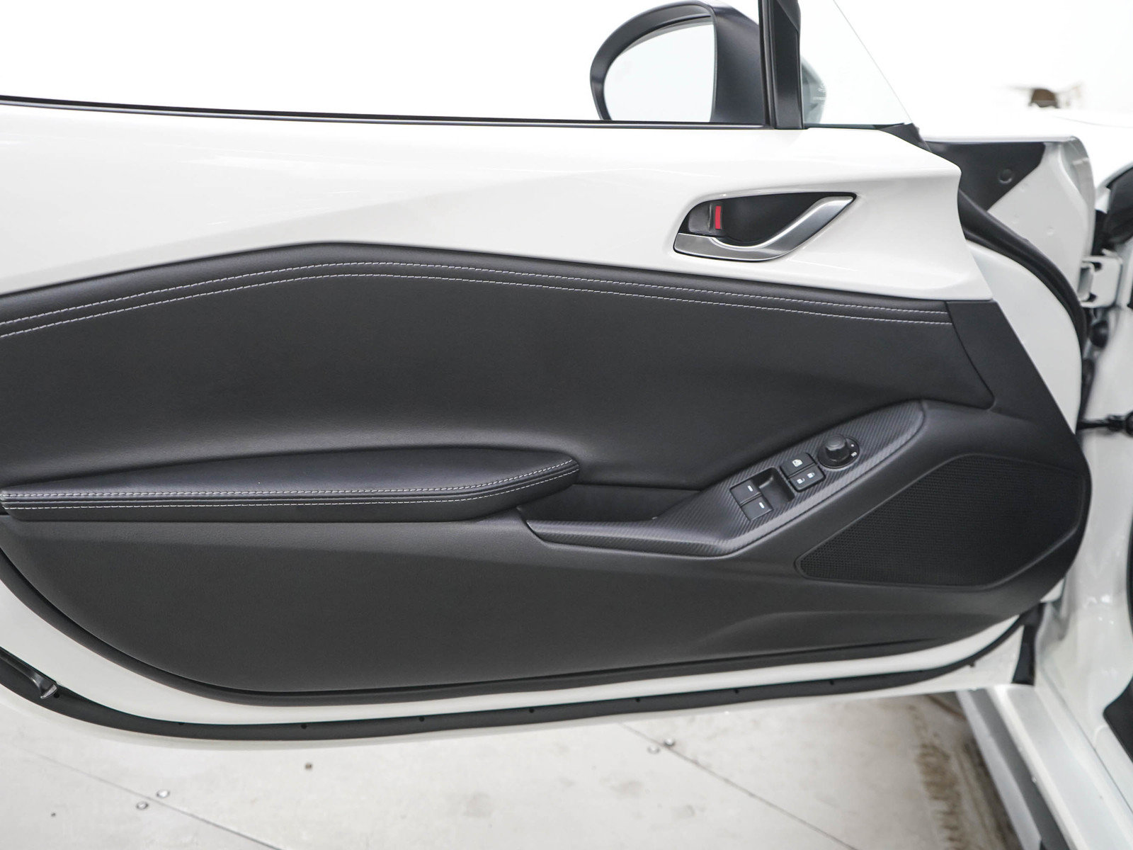 Used 2023 MAZDA MX-5 Miata Club w/ Appearance Package RWD image 14