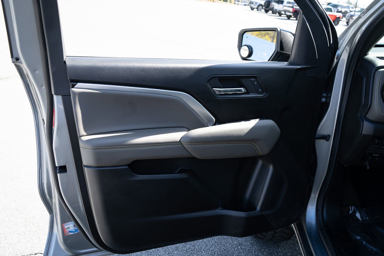 Used 2024 Chevrolet Colorado ZR2 w/ Technology Package AWD/4WD image 16