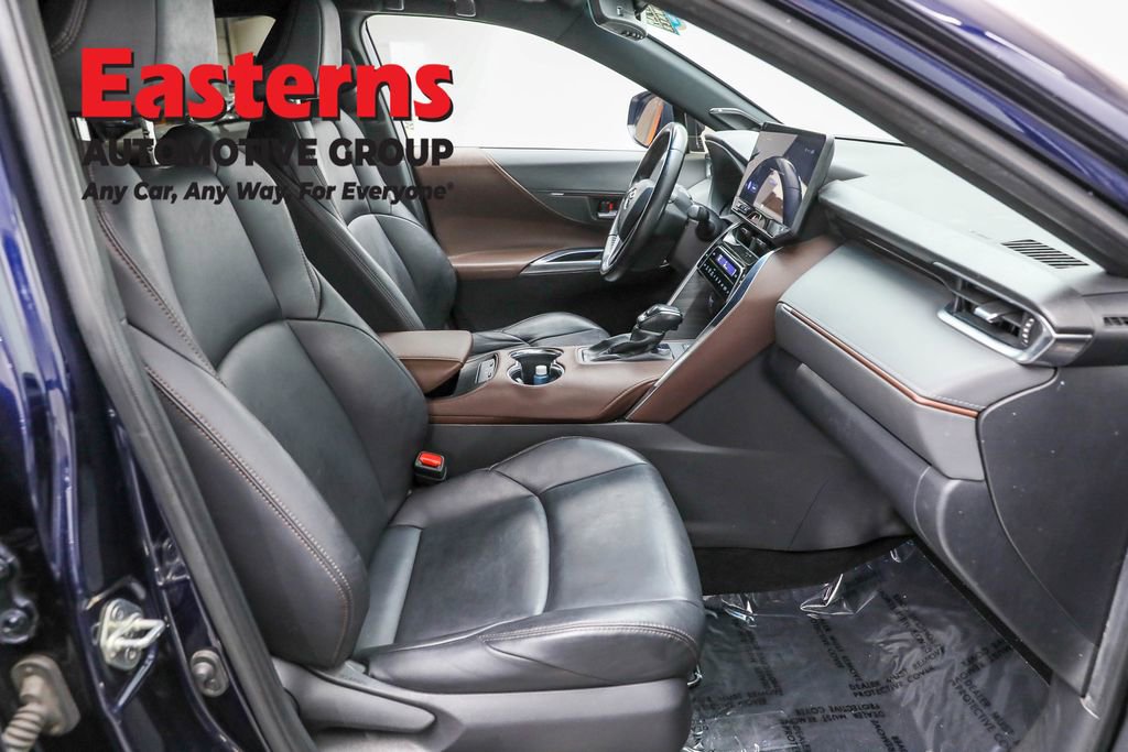 Used 2023 Toyota Venza XLE image 24