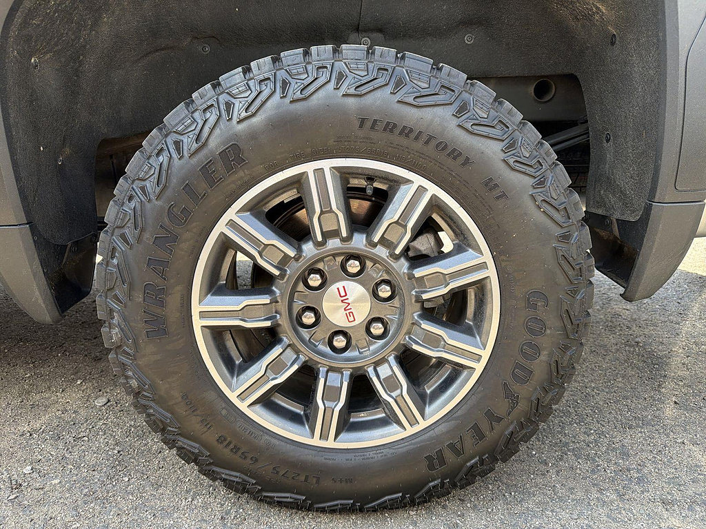 Used 2025 GMC Sierra 1500 AT4 AWD/4WD image 5