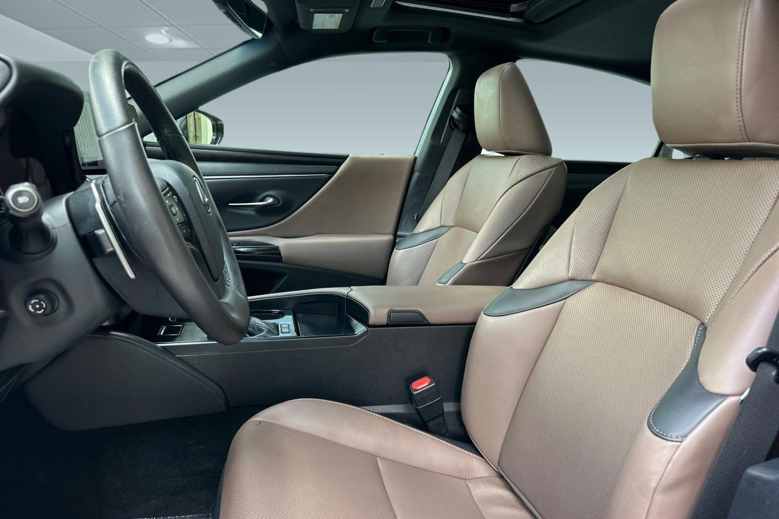 Certified 2024 Lexus ES 300h w/ Premium Package FWD image 5