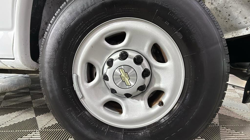 Used 2024 Chevrolet Express 2500 w/ Driver Convenience Package image 32