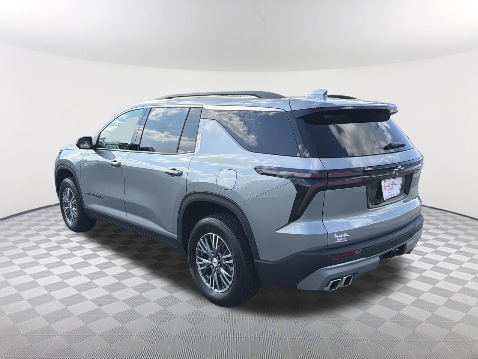 Used 2025 Chevrolet Traverse LT AWD/4WD image 15