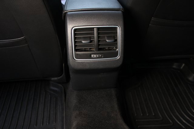 Used 2013 Volkswagen Passat TDI SEL Premium image 34