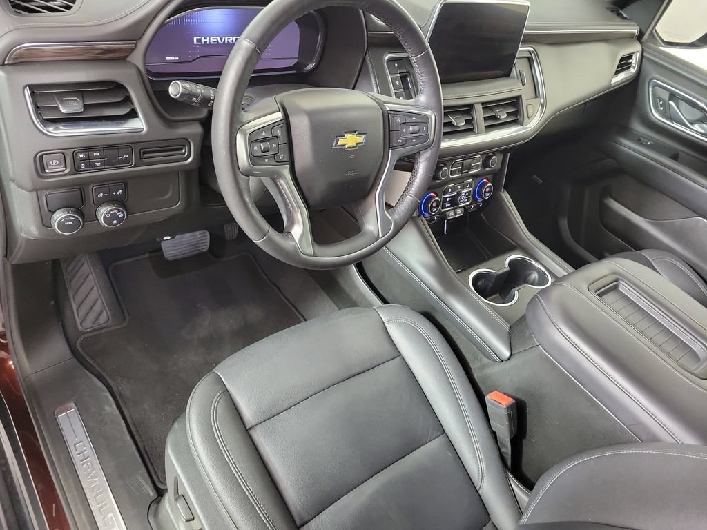 Used 2022 Chevrolet Suburban LT w/ Luxury Package RWD image 11