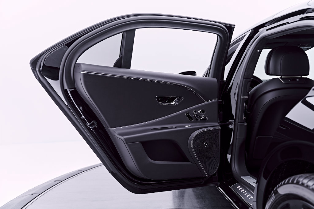 Used 2023 Bentley Flying Spur S V8 AWD/4WD image 32