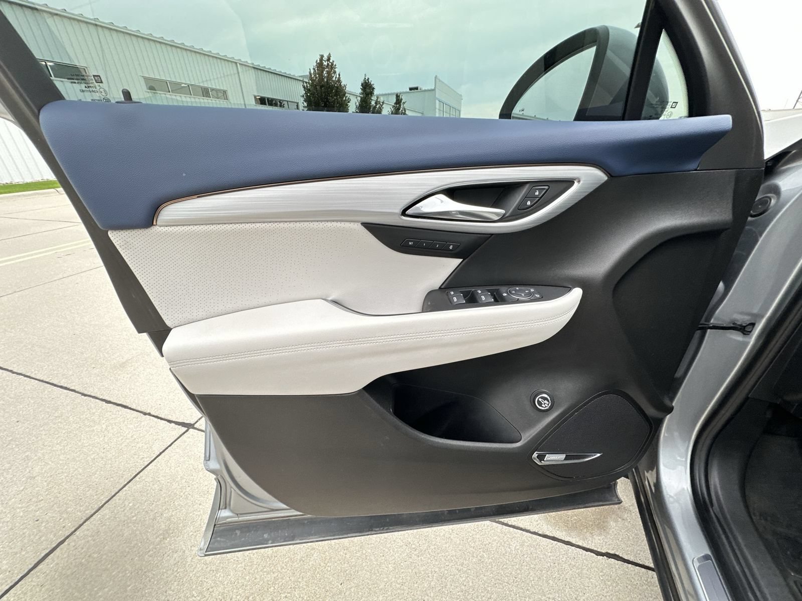 Certified 2025 Buick Envision Avenir AWD/4WD image 22