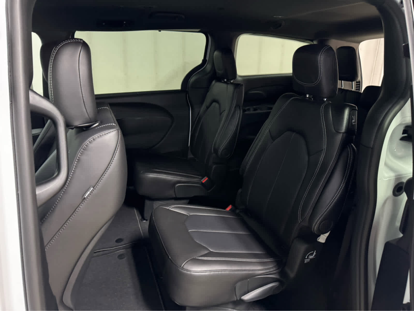 New 2026 Chrysler Pacifica Select image 14