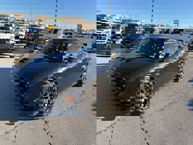 Used 2016 Dodge Challenger SRT w/ Technology Group image 17