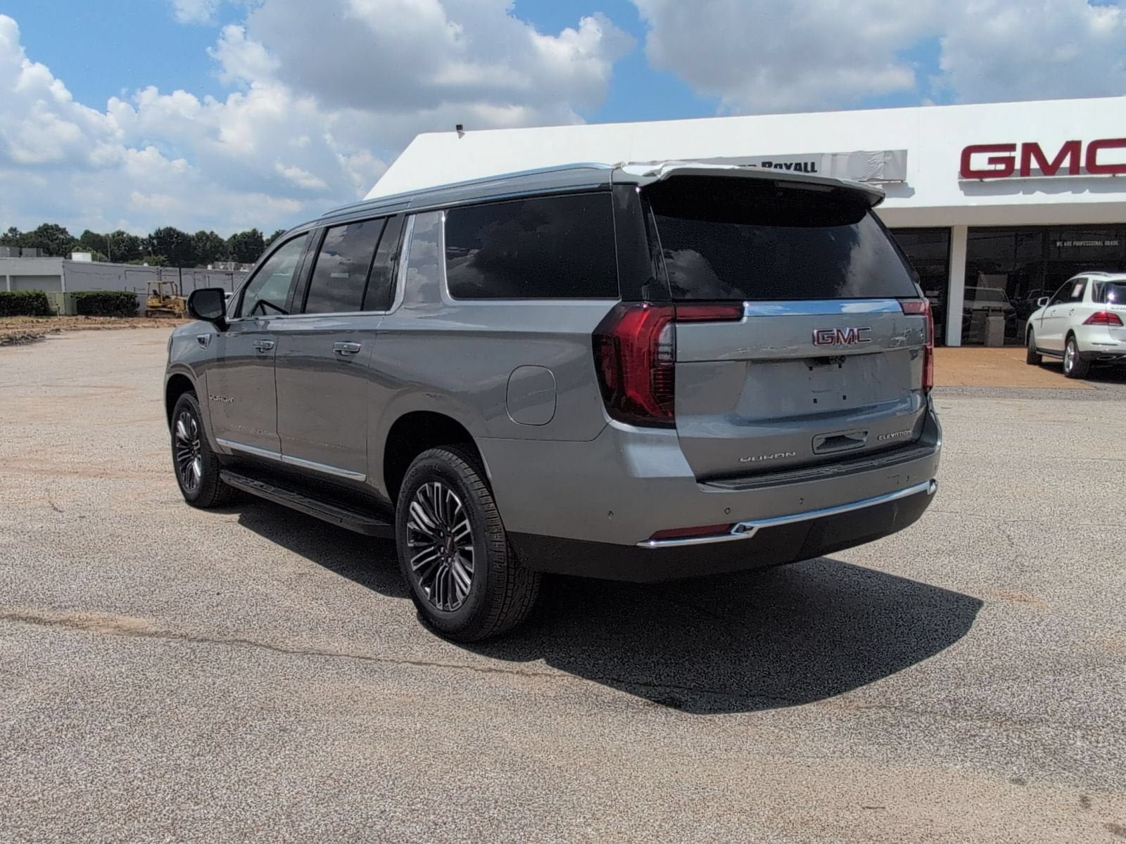 New 2026 GMC Yukon XL Elevation w/ Elevation Premium Package AWD/4WD image 3