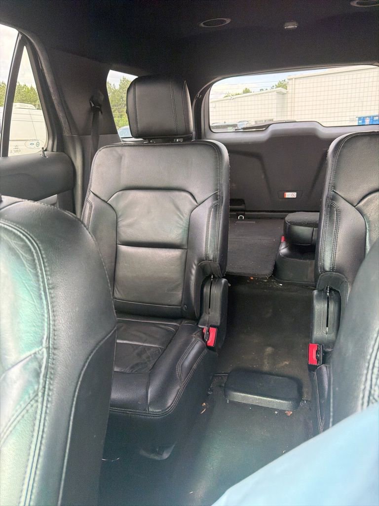 Used 2016 Ford Explorer XLT w/ Equipment Group 202A FWD image 16