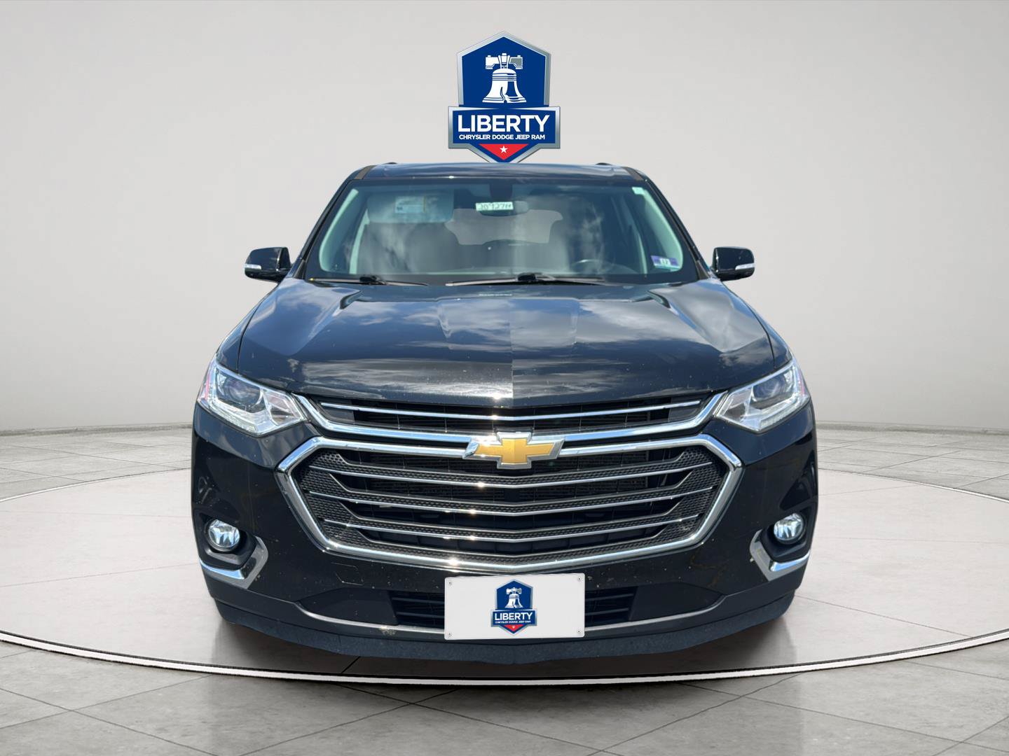 Used 2020 Chevrolet Traverse LT FWD image 1