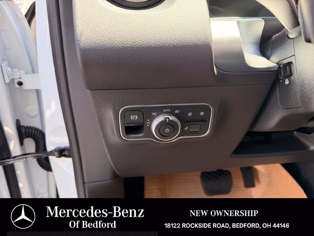 New 2026 Mercedes-Benz GLB 250 4MATIC image 9