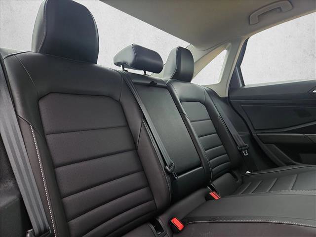 Used 2024 Volkswagen Jetta SE FWD image 18