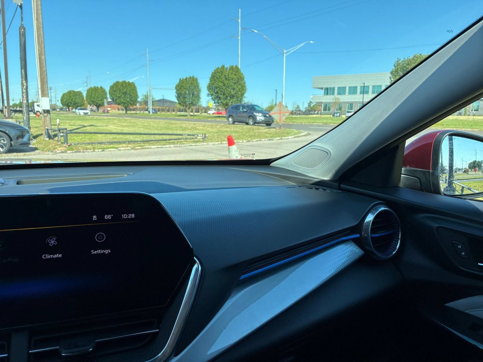 Used 2025 Chevrolet Trax LT FWD image 33