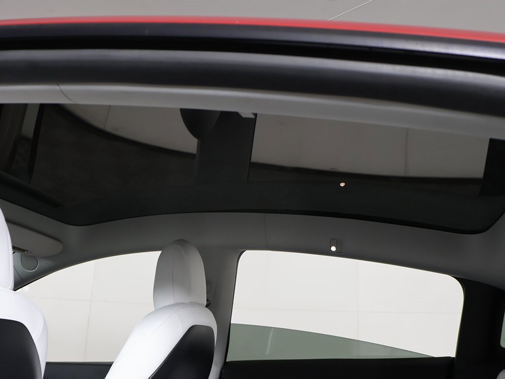 Used 2022 Tesla Model Y Long Range image 19