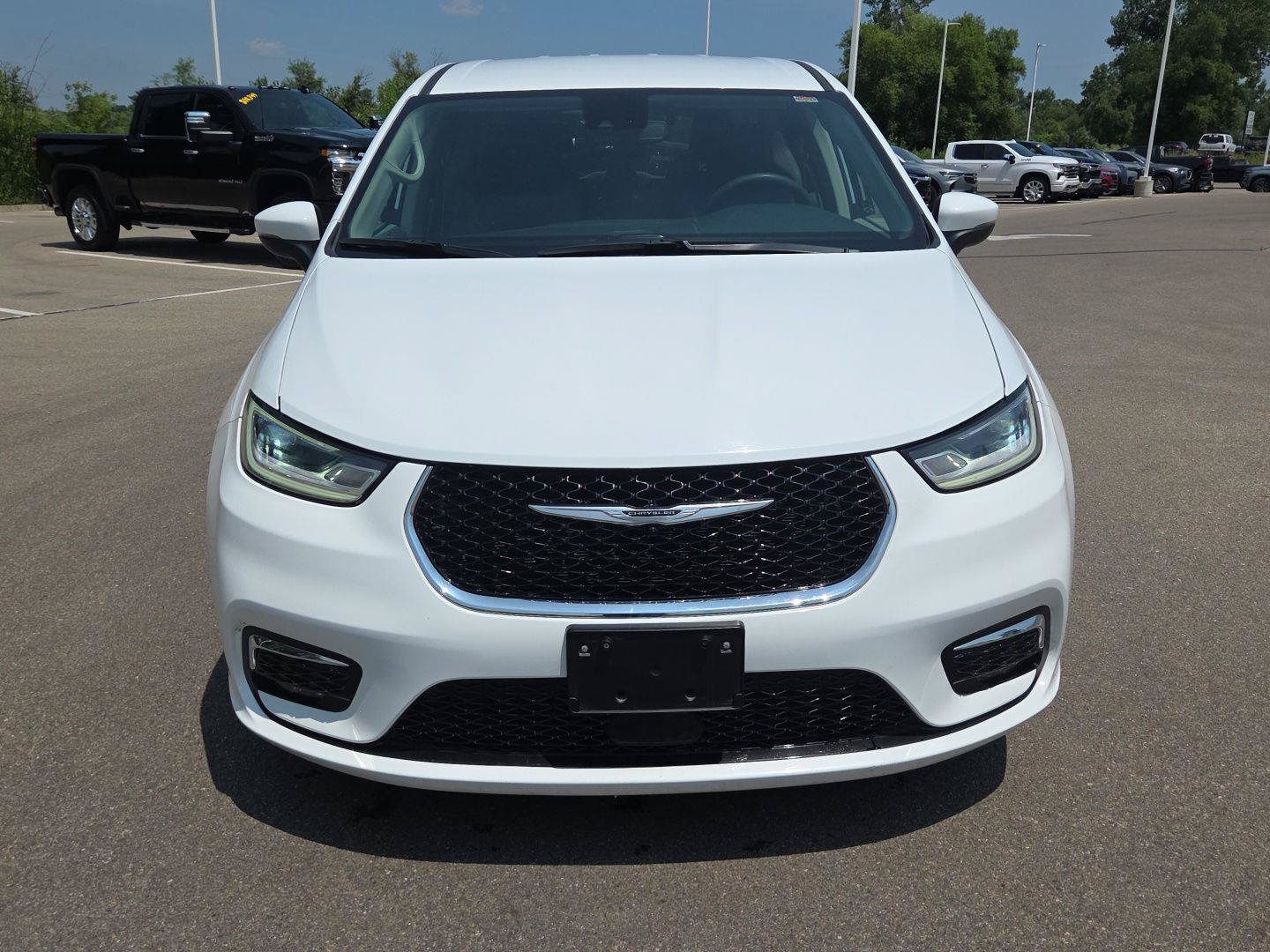 Used 2023 Chrysler Pacifica Touring-L FWD image 10