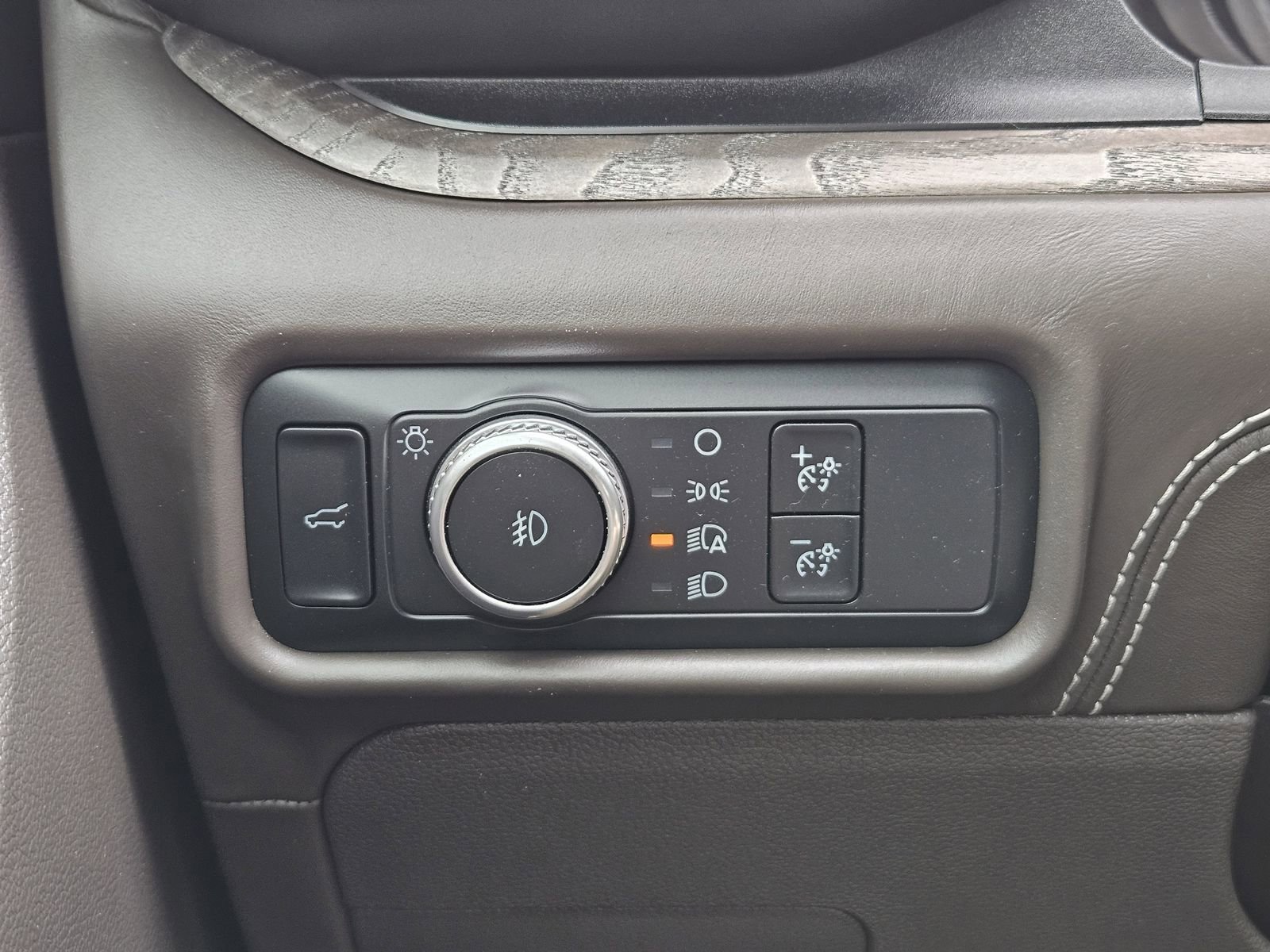 Used 2020 Ford Explorer Platinum w/ Premium Technology Package image 25