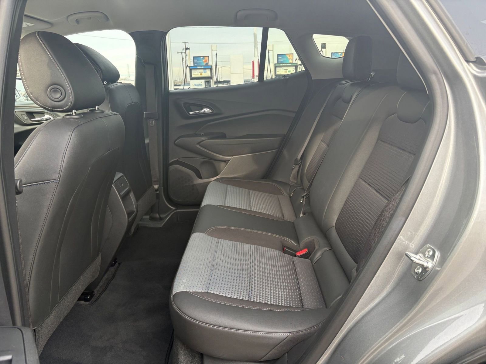 Used 2025 Chevrolet Trax LT w/ LT Convenience Package image 23