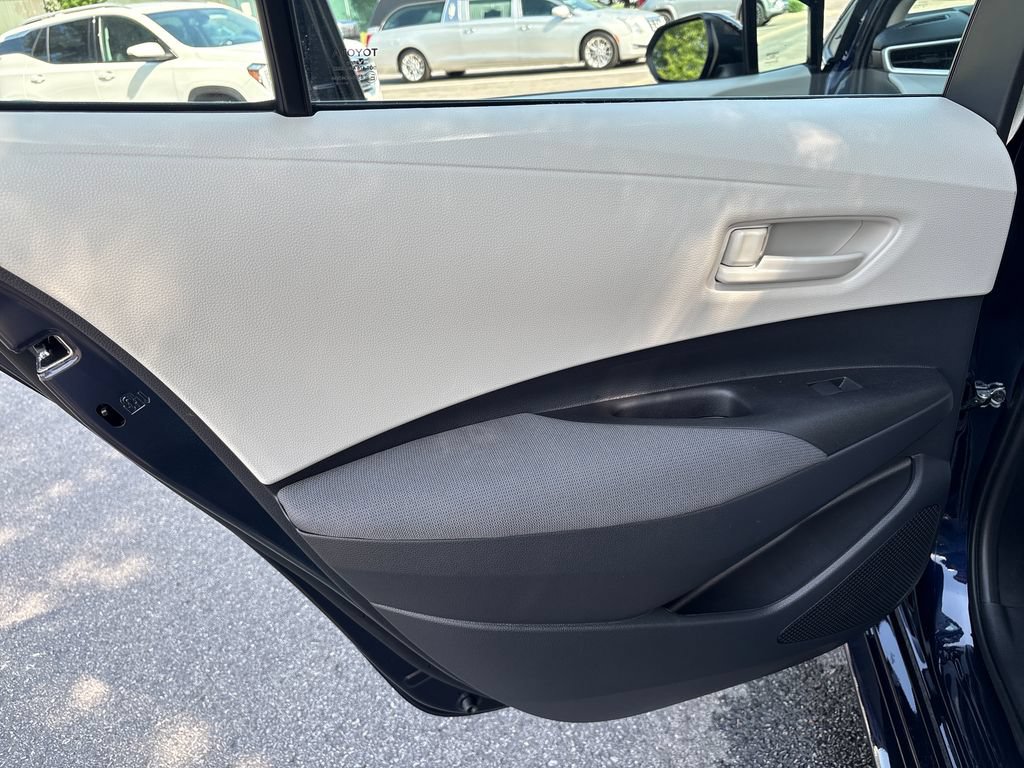 Used 2025 Toyota Corolla LE FWD image 29