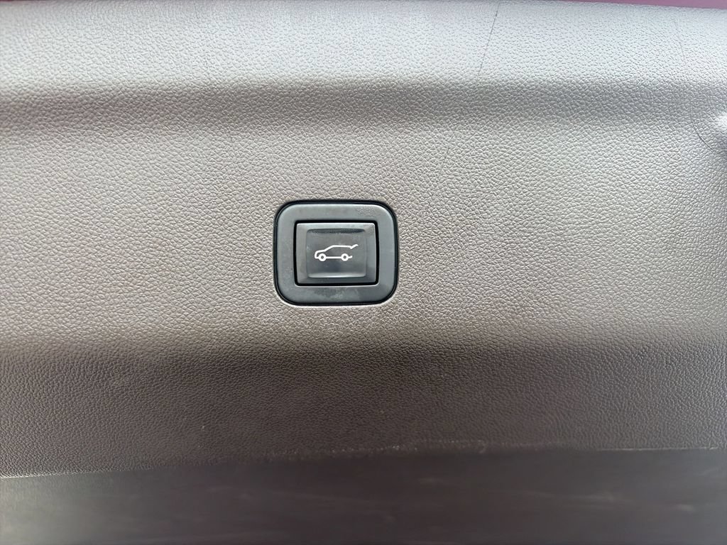 Used 2023 GMC Yukon XL SLT RWD image 29