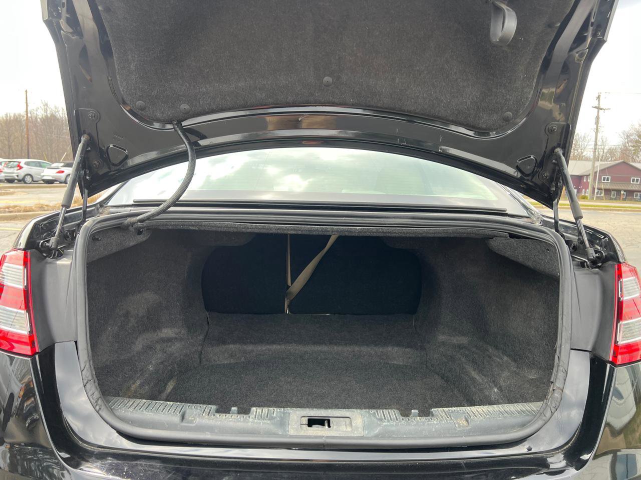 Used 2017 Ford Taurus SEL FWD image 32