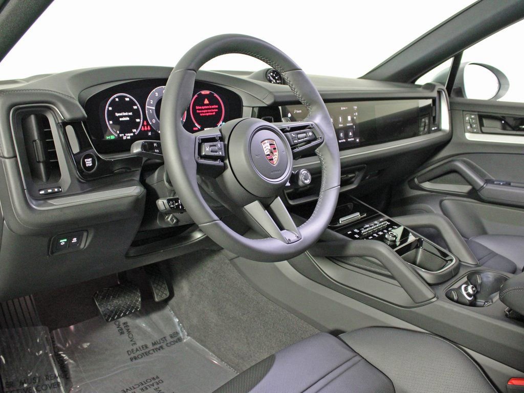 Certified 2025 Porsche Cayenne Coupe image 4