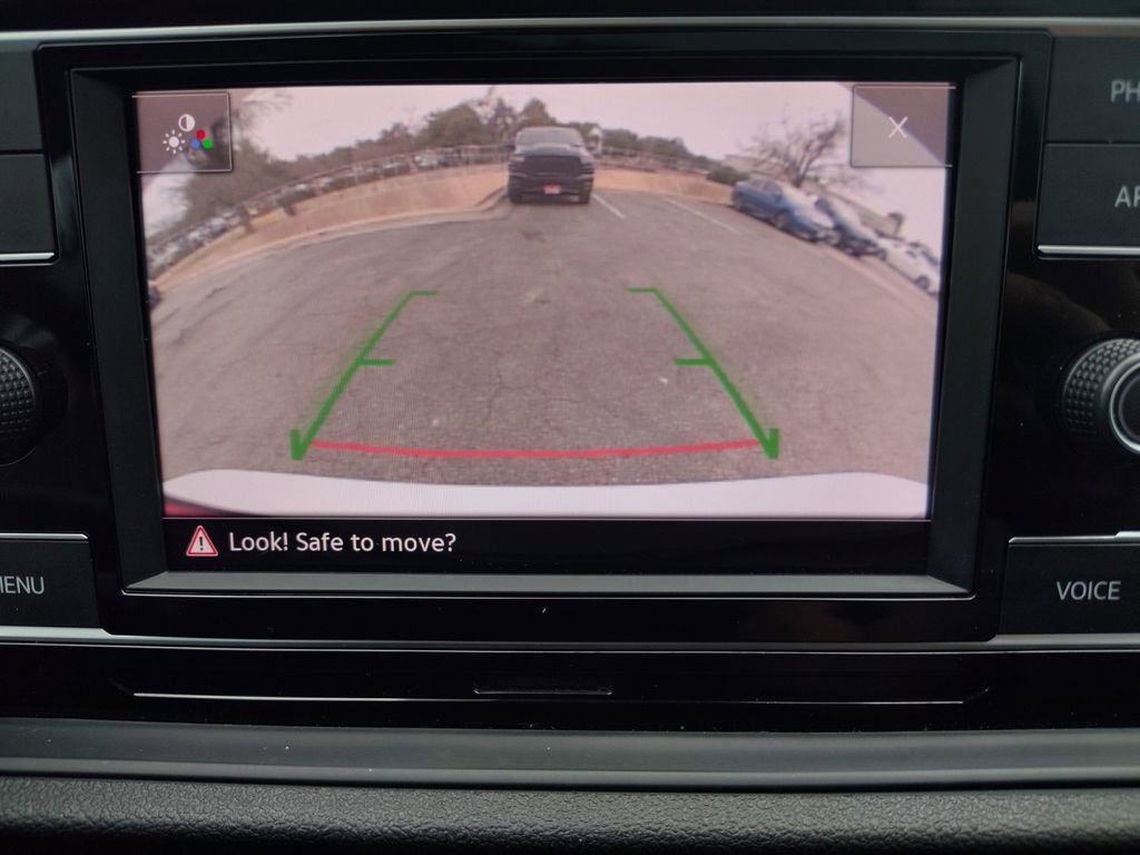 Used 2023 Volkswagen Jetta SE w/ Panoramic Sunroof Package image 9