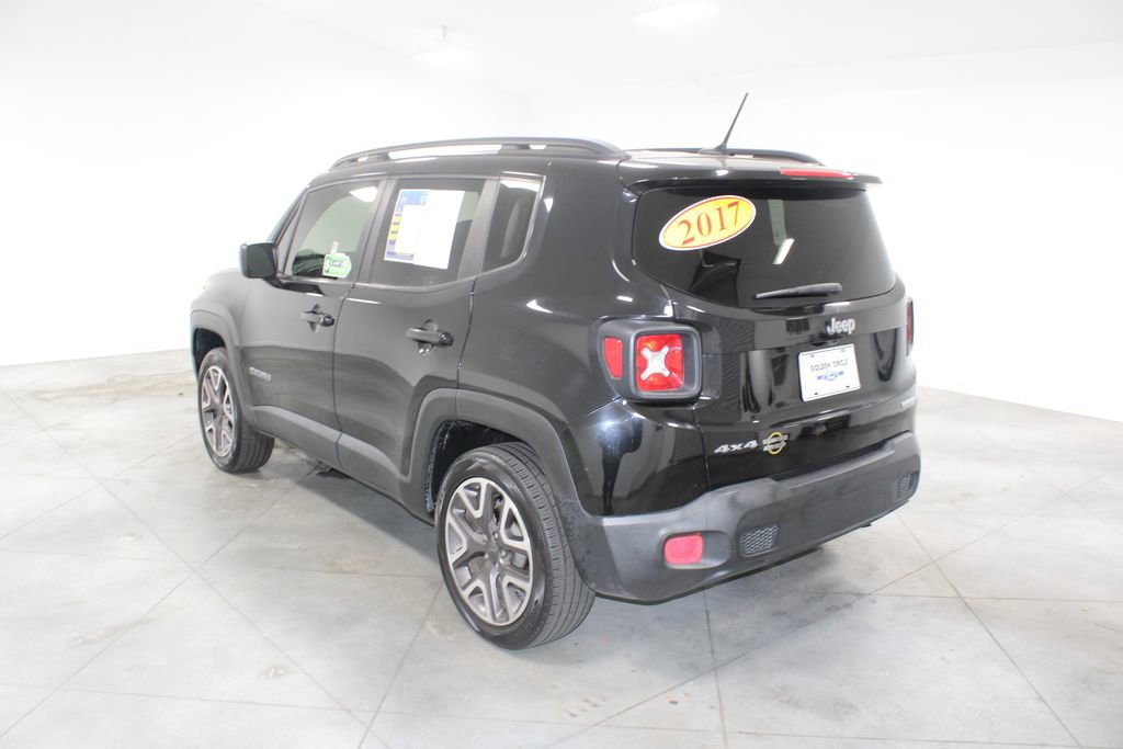 Used 2017 Jeep Renegade Latitude w/ Cold Weather Group image 7