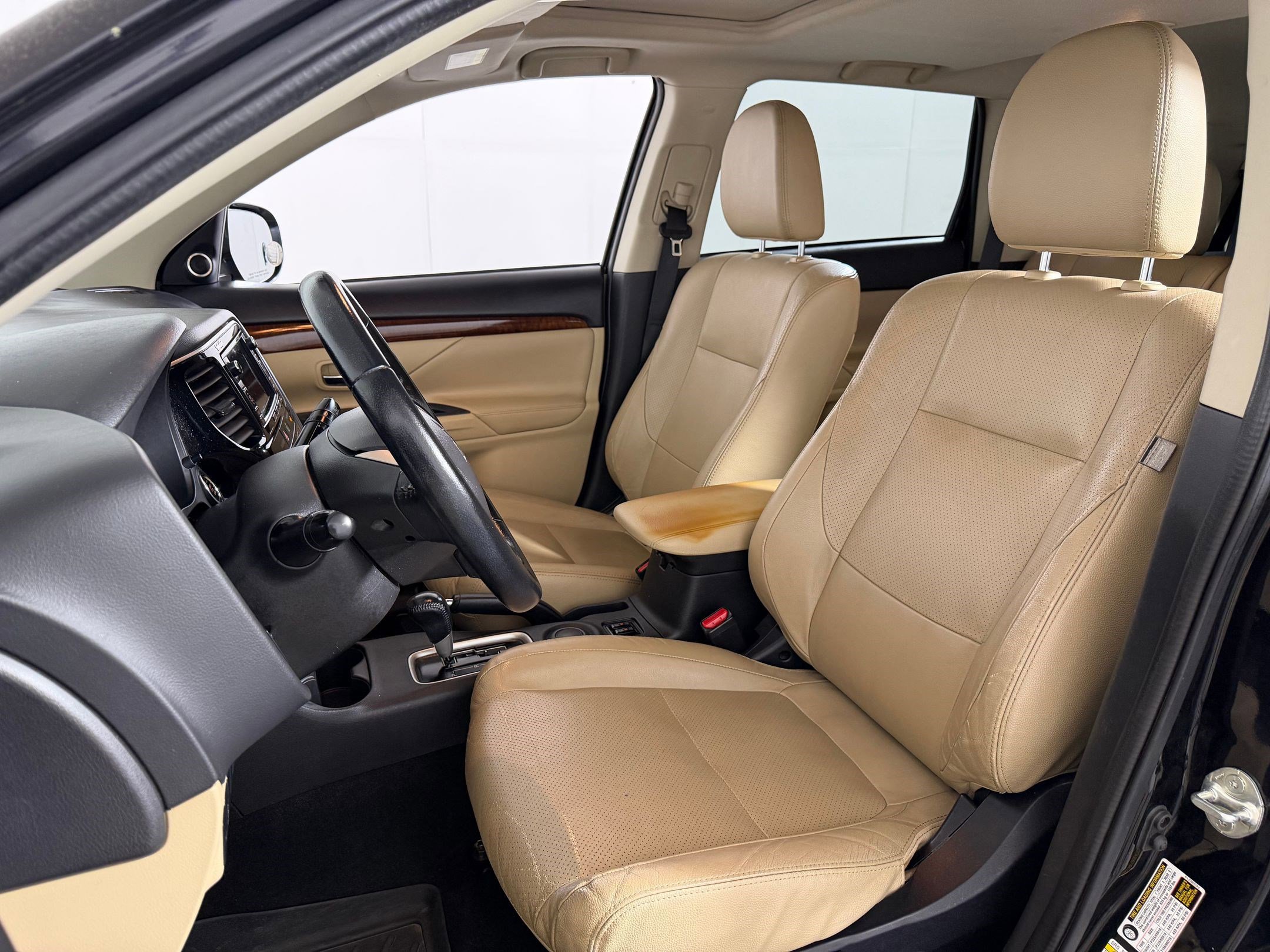 Used 2015 Mitsubishi Outlander SE image 3