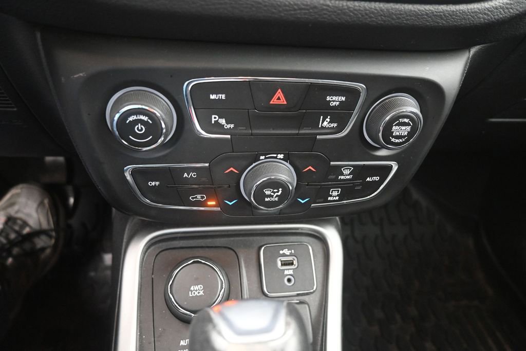 Used 2020 Jeep Compass Latitude AWD/4WD image 9