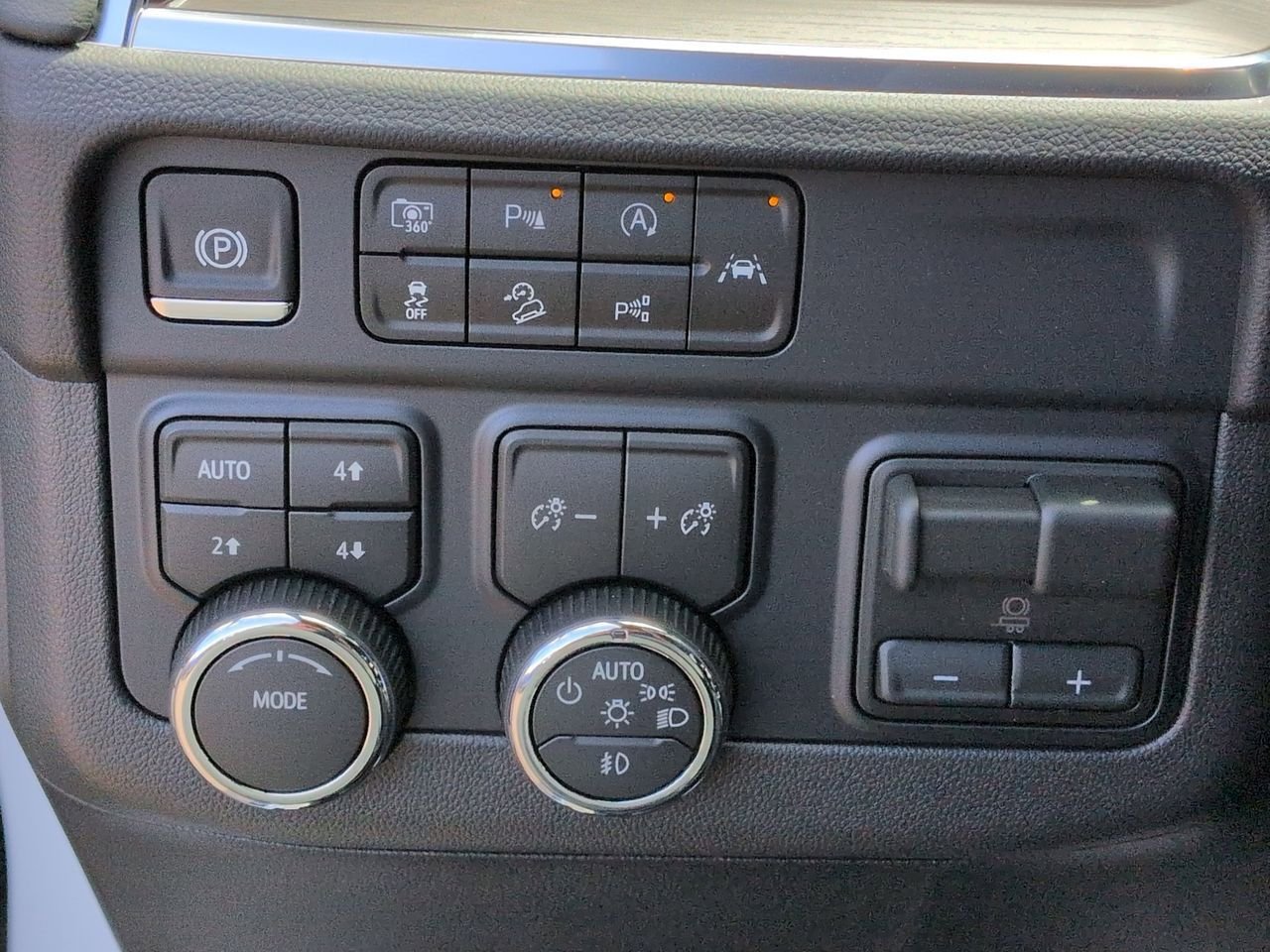 New 2026 Chevrolet Tahoe LT w/ Comfort Package AWD/4WD image 18