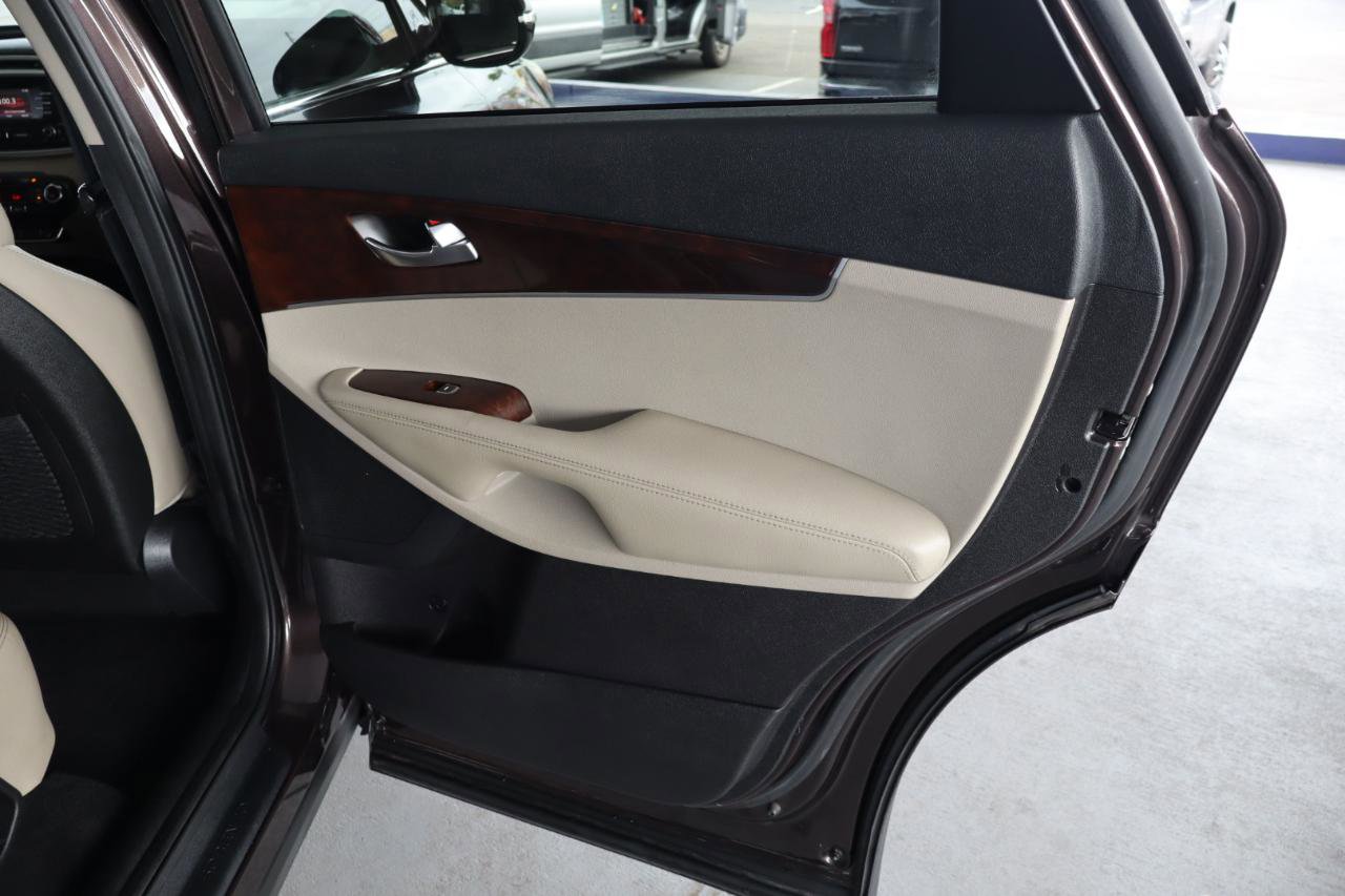 Used 2016 Kia Sorento EX image 31