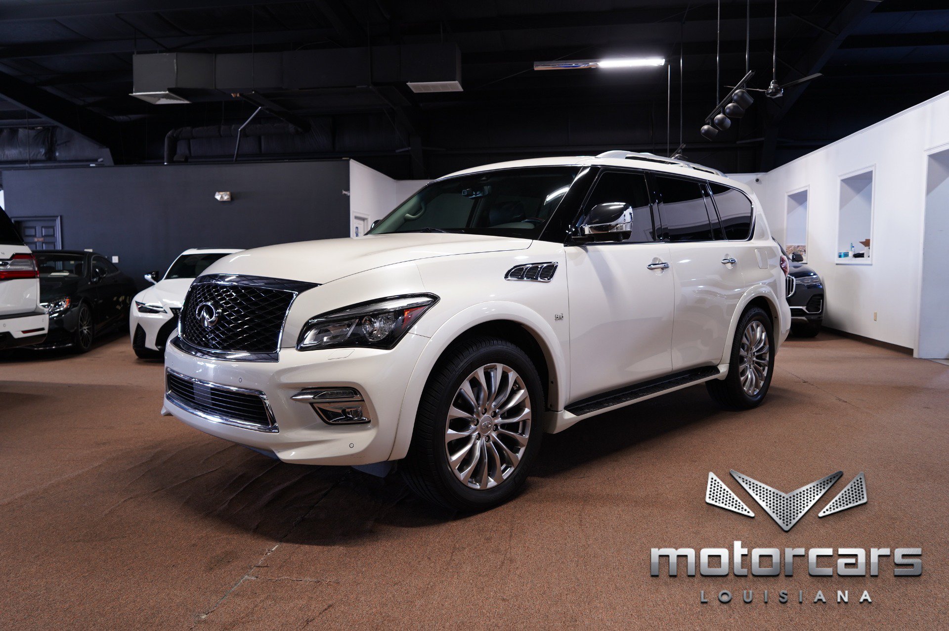 Used 2017 INFINITI QX80 2WD w/ Deluxe Technology Package image 3