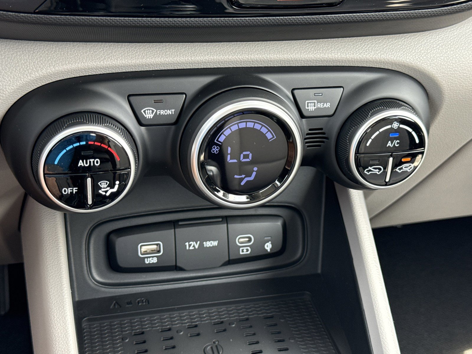 New 2026 Hyundai Venue SEL FWD image 24